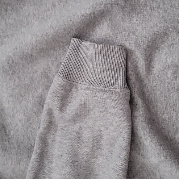 Calvin Klein Sweater - Picture 14 of 17